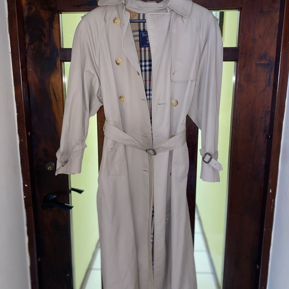 Burberry Classic Beige Trench Coat with Belt